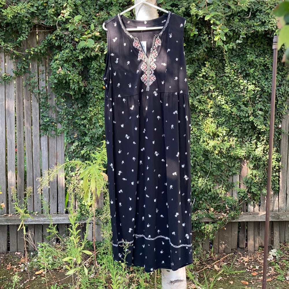 Sleeveless floral maxi dress